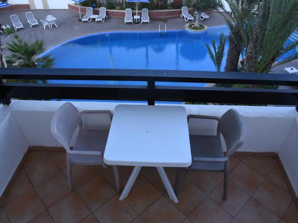 Golden Beach Appart'hotel : photo 1 de la chambre studio (2 adultes) - vue sur piscine