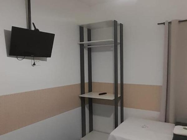 Hospedaria Dom Pedro - 500m do metrô : photo 3 de la chambre chambre double avec toilettes communes