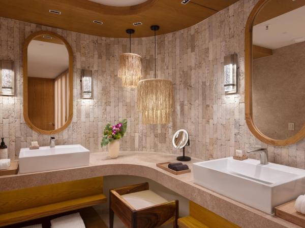 Impression Isla Mujeres by Secrets - Adults Only - All Inclusive : photo 2 de la chambre suite lit king-size junior - vue partielle sur océan