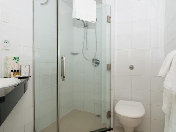 Copthorne Hotel Auckland City : photo 1 de la chambre chambre lit king-size supérieure avec vue sur le port