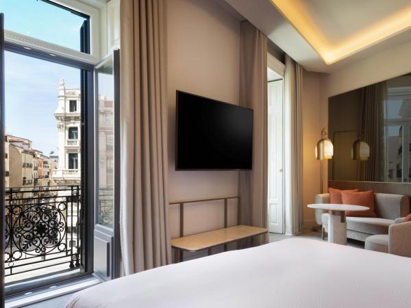 JW Marriott Hotel Madrid : photo 5 de la chambre chambre lit king-size premium deluxe avec balcon - vue sur ville