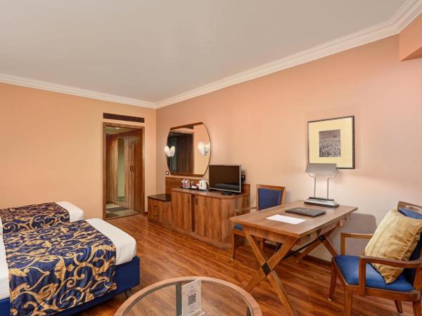 The Cama - A Sabarmati Riverfront Hotel : photo 2 de la chambre chambre double ou lits jumeaux supérieure - vue sur piscine