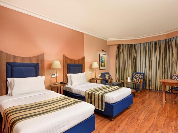 The Cama - A Sabarmati Riverfront Hotel : photo 1 de la chambre chambre double ou lits jumeaux supérieure - vue sur piscine