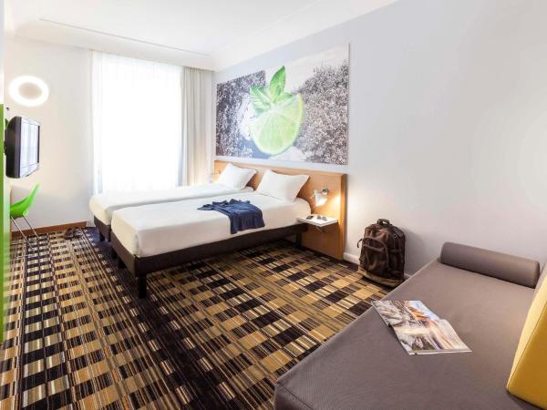 Ibis Styles Napoli Garibaldi : photo 4 de la chambre chambre standard avec trois lits simples