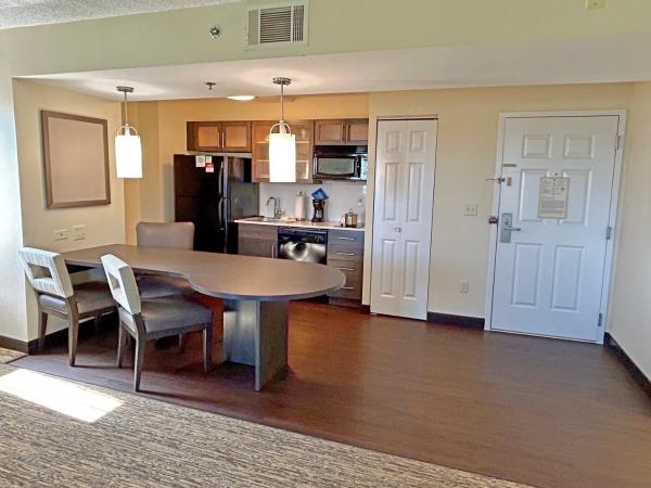 Candlewood Suites Indianapolis Downtown Medical District, an IHG Hotel : photo 8 de la chambre suite exécutive 2 chambres lit king-size - non-fumeurs