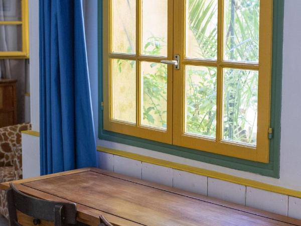 La Calanque de Figuerolles : photo 1 de la chambre appartement - vue sur jardin