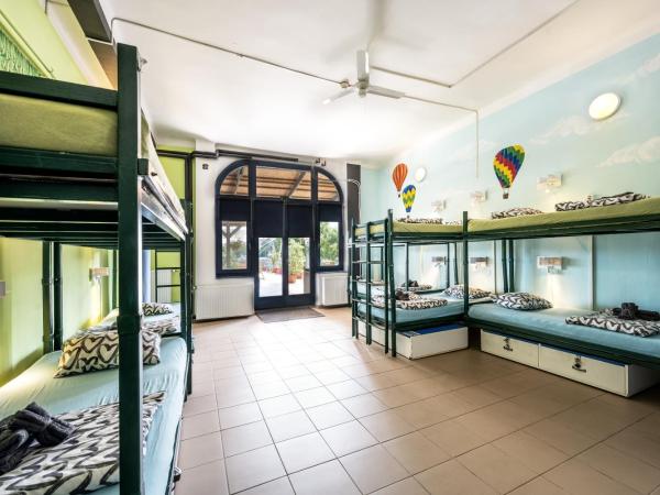 Island Hostel Budapest : photo 1 de la chambre lit simple dans dortoir de 10 lits