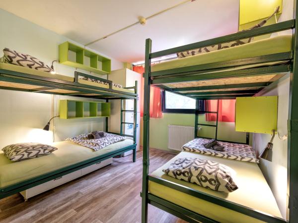 Island Hostel Budapest : photo 1 de la chambre lit simple dans dortoir de 4 lits