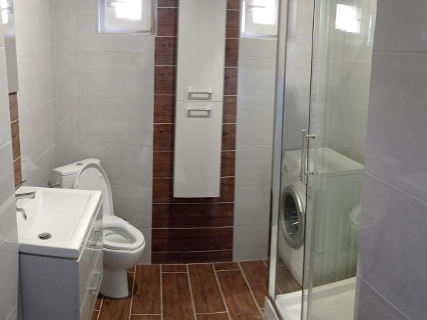 Hostel Wiśniowa 55 : photo 6 de la chambre chambre lits jumeaux standard avec salle de bains commune