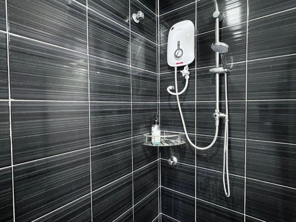 Naam Boutique Lodge : photo 3 de la chambre chambre triple avec douche