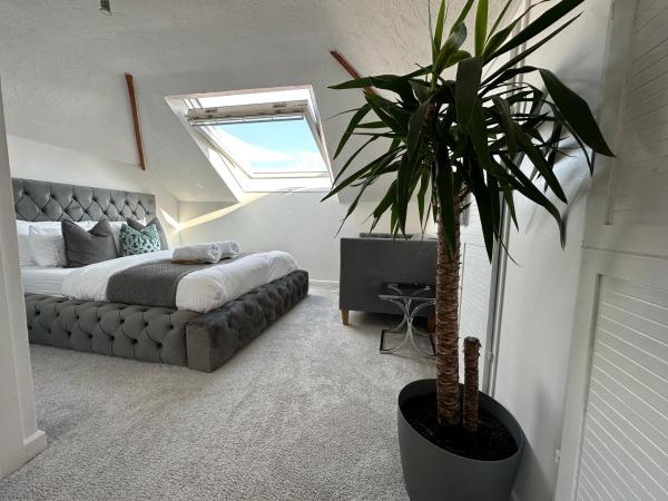 5 min from the beach En suite room in Guest house : photo 2 de la chambre chambre double avec salle de bains privative