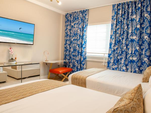 Oceanside Hotel and Suites : photo 3 de la chambre chambre avec 2 lits queen-size