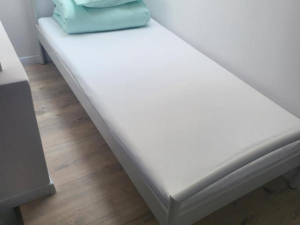 Rooms4Rest Wiertnicza - Private rooms for tourists - ATR Consulting Sp, z o,o, : photo 8 de la chambre chambre simple avec salle de bains commune