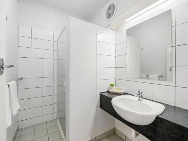 Coach House Launceston : photo 6 de la chambre chambre lit queen-size deluxe