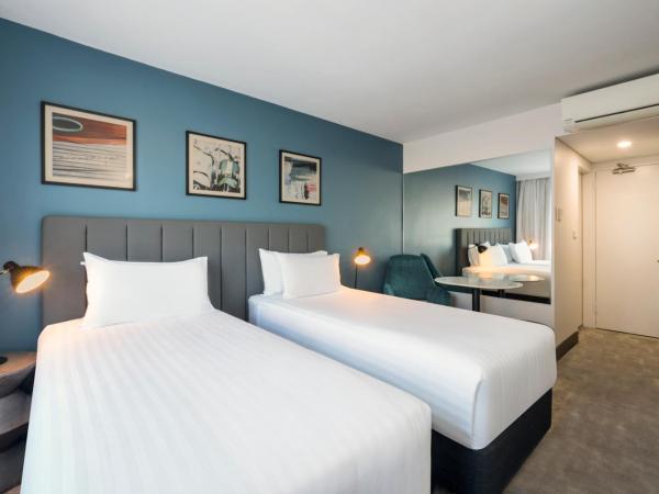 Travelodge Hotel Hobart : photo 4 de la chambre chambre lits jumeaux - vue sur ville