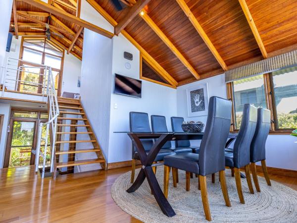 The Oasis Apartments and Treetop Houses : photo 9 de la chambre two-bedroom house with hot tub - treetop (currawong)