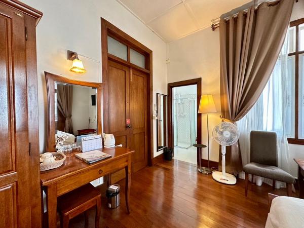 Dinsomon Hotel : photo 5 de la chambre chambre double de luxe avec balcon - vue sur piscine