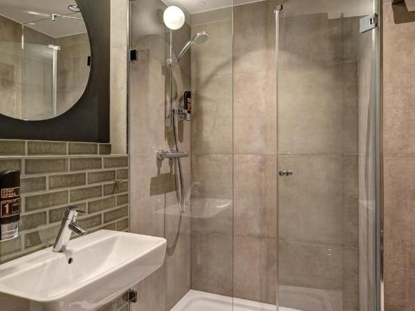 Schulz Hotel Berlin Wall at the East Side Gallery : photo 4 de la chambre chambre quadruple supérieure