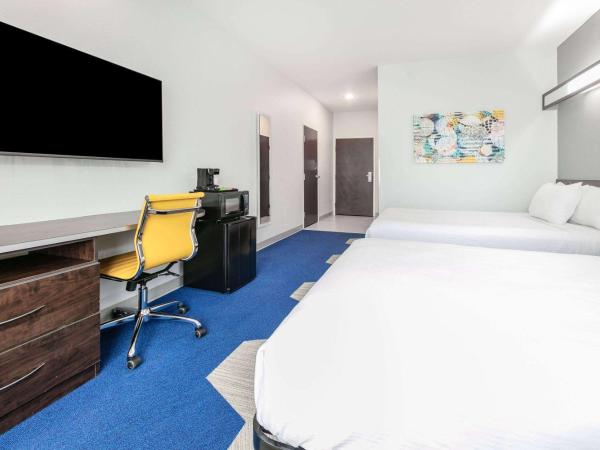 Microtel Inn & Suites by Wyndham Austin Airport : photo 4 de la chambre chambre 2 lits queen-size - non-fumeurs