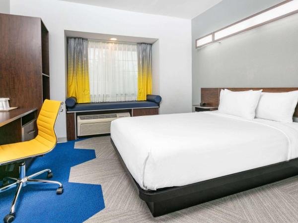 Microtel Inn & Suites by Wyndham Austin Airport : photo 3 de la chambre chambre lit queen-size - non-fumeurs