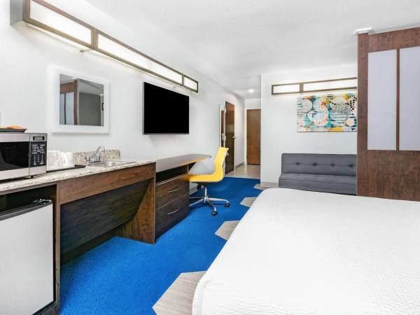 Microtel Inn & Suites by Wyndham Austin Airport : photo 2 de la chambre studio lit queen-size - accessible aux personnes à mobilité réduite / non-fumeurs