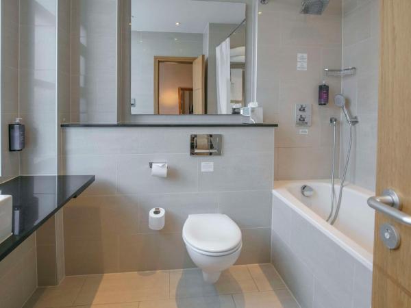 The Crown London, WorldHotels Distinctive : photo 5 de la chambre chambre familiale exécutive