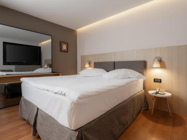 Hotel Nostromo : photo 3 de la chambre chambre triple - vue sur jardin