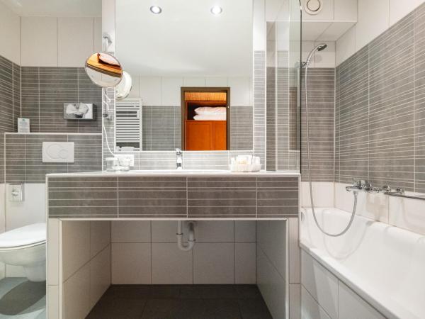 Hotel Silberhorn - Residences & Spa Wengen : photo 4 de la chambre chambre supérieure avec balcon - vue sur la jungfrau