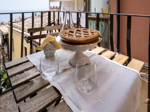 Humboldt Luxury Rooms Taormina : photo 7 de la chambre suite junior avec balcon