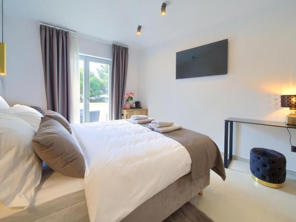 Portella Rooms : photo 4 de la chambre chambre double deluxe avec balcon - vue sur mer