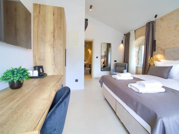 Portella Rooms : photo 5 de la chambre chambre double deluxe avec balcon - vue sur mer