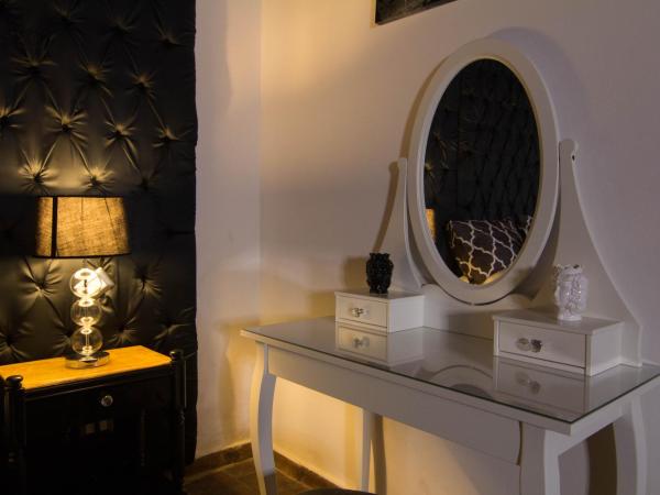 La Corte Della Regina : photo 3 de la chambre suite lit king-size - vue sur piscine