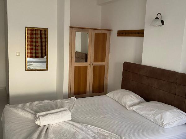 AY OTEL 2 : photo 3 de la chambre chambre familiale