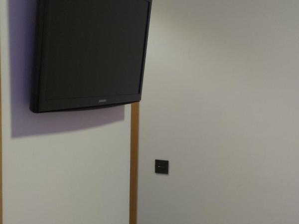 Hostal Bisbal ONLY ADULTS NO AC : photo 8 de la chambre chambre lits jumeaux