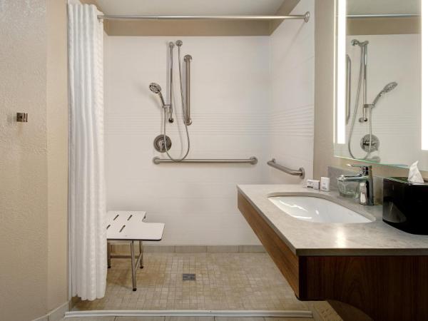 Candlewood Suites Columbia-Fort Jackson, an IHG Hotel : photo 1 de la chambre queen studio - disability access/roll-in shower/non-smoking