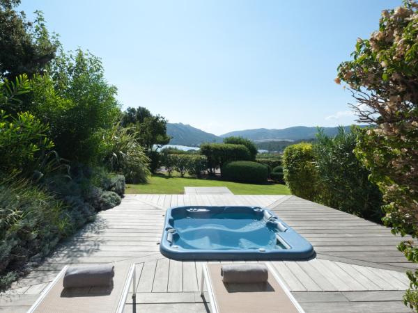 Résidence Marina Di Santa Giulia : photo 7 de la chambre villa spa 1 chambre - vue sur mer