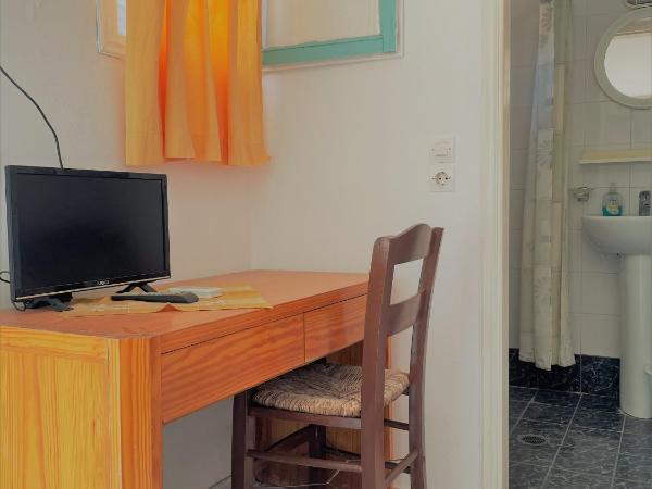 Santorini Camping & Hostel : photo 3 de la chambre chambre lits jumeaux Économique