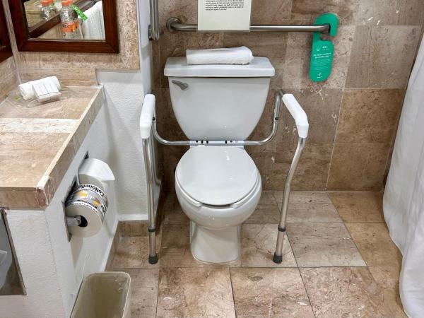 Holiday Inn Merida, an IHG Hotel : photo 1 de la chambre chambre double standard avec 2 lits doubles - accessible aux personnes à mobilité réduite