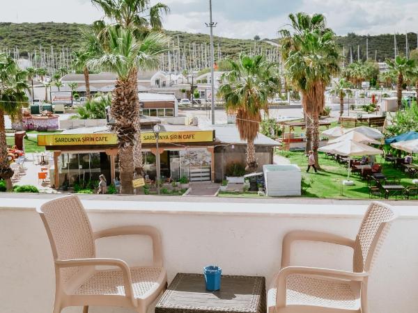 Pia Butik Otel Sığacık : photo 1 de la chambre chambre double avec balcon