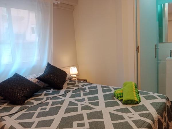 AMRoom - Santander : photo 3 de la chambre chambre double avec salle de bains privative