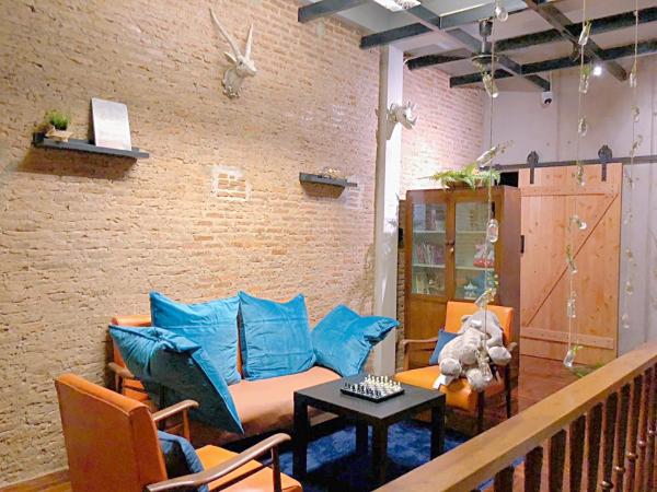 MEEMAW'S House Hostel : photo 9 de la chambre chambre double standard avec salle de bains commune