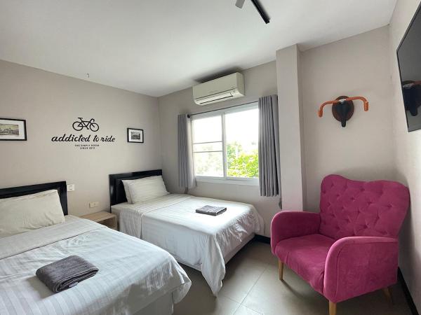 Fav Inn Town : photo 2 de la chambre chambre lits jumeaux avec salle de bains privative