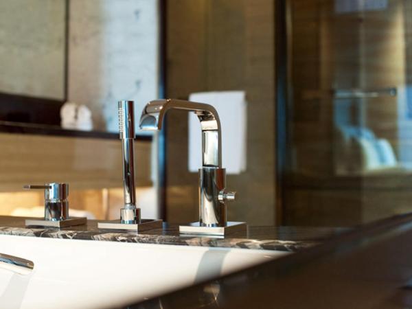 Le Meridien Chongqing Nan'an : photo 3 de la chambre chambre premier avec 1 lit king-size - vue sur ville