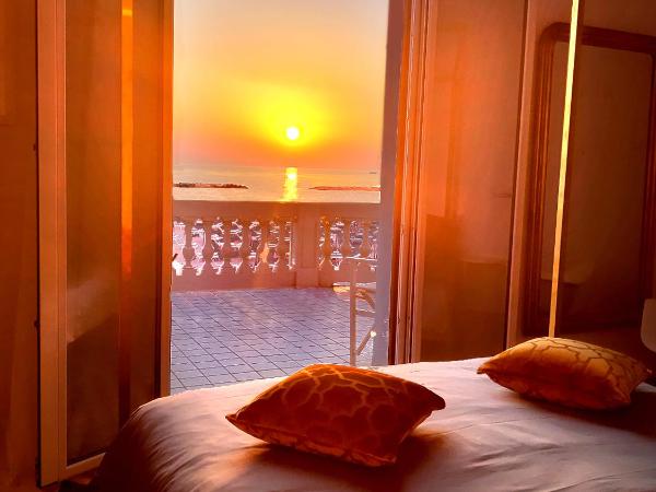 Villa La Torretta Luxury B&B - Adults Only - : photo 3 de la chambre chambre double deluxe avec balcon - vue sur mer