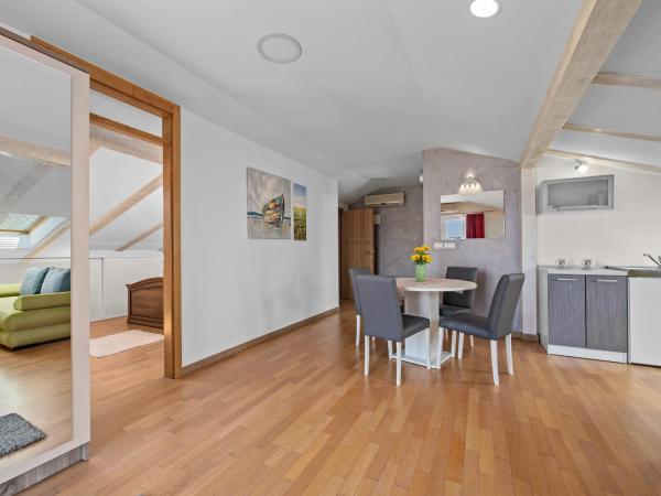 Minerva Hotel : photo 3 de la chambre appartement avec balcon