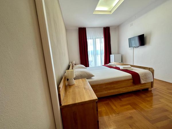 Hotel Buenavista Beach House Trogir : photo 9 de la chambre chambre lit queen-size - vue sur mer