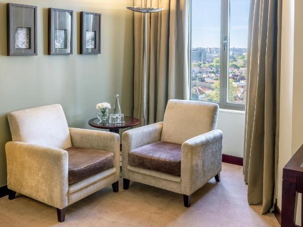 Crowne Plaza Porto, an IHG Hotel : photo 3 de la chambre chambre lit queen-size standard - vue sur ville