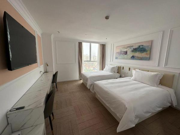 Magnificent International Hotel : photo 3 de la chambre chambre familiale deluxe