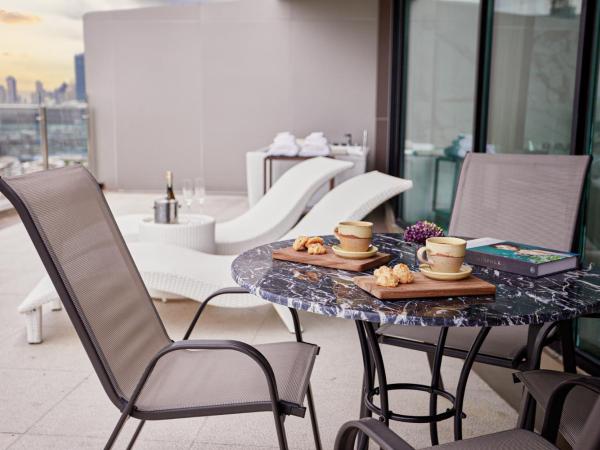 Valia Hotel Bangkok : photo 5 de la chambre suite valia avec accès au salon club