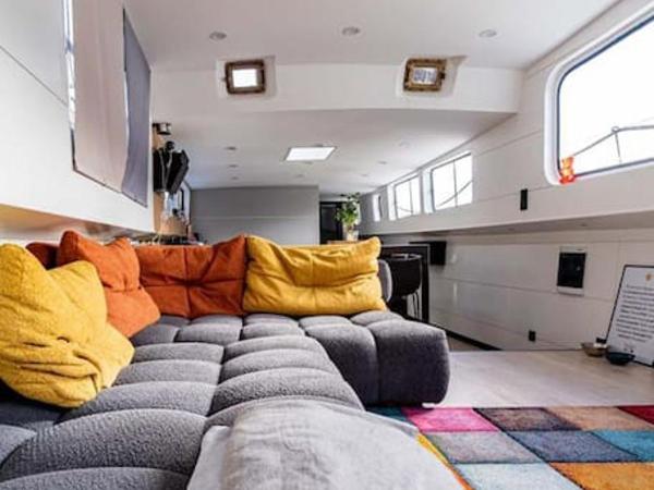 Péniche de charme au pont Alexandre III : photo 6 de la chambre mobile home